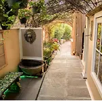 Fleur De Lis Mansion Bed & Breakfast