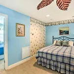 Private Dock With Lift Waterfront New Orleans Home!