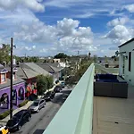 The Burgundy Penthouse Steps To The French Quarter