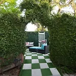 5 Bedroom - Sleeps 8! Steps From Bourbon Street! 3*
