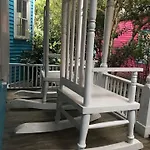 Bed & Breakfast 5 Bedroom - Sleeps 8! Steps From Bourbon Street!