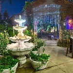 5 Bedroom - Sleeps 8! Steps From Bourbon Street! Bed & Breakfast 3*