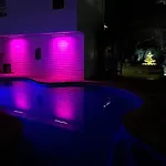 Bed & Breakfast 5 Bedroom - Sleeps 8! Steps From Bourbon Street!