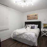 5 Bedroom - Sleeps 8! Steps From Bourbon Street! Bed & Breakfast New Orleans