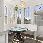 Spacious Mid 1bd On The Canal Streetcar Line