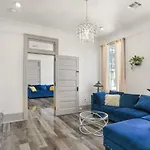 Spacious Mid 1bd On The Canal Streetcar Line New Orleans