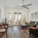 Holiday home Stunning Luxury 2 Blocks From Streetcar *