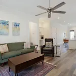 Stunning Luxury 2 Blocks From Streetcar