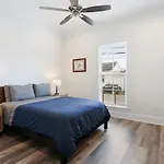 Holiday home Stunning Luxury 2 Blocks From Streetcar *