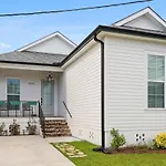 Stunning Luxury 2 Blocks From Streetcar Holiday home New Orleans