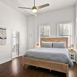 Modern Pristine Stunning 2bd Garden District Apartment New Orleans