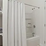 Pristine And Comfy Mid-city 2bd 1ba Apartment *