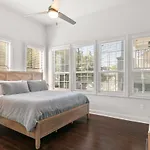 Apartment Modern Pristine Stunning 2bd Garden District *