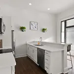 Modern Pristine Stunning 2bd Garden District * New Orleans