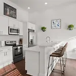 Apartment Modern Pristine Stunning 2bd Garden District