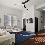Apartment Modern Pristine Stunning 2bd Garden District *