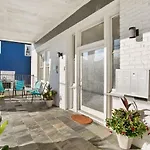 Modern Pristine Stunning 2Bd Garden District Apt