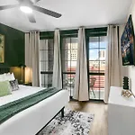 The Pelican By Hosteeva Apartment *
