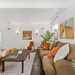 4Br Uptown Oasis W Backyard Near Universities