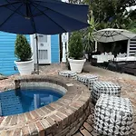 Bed & Breakfast 5 Bedroom - Sleeps 8! Steps From Bourbon Street! New Orleans