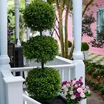 5 Bedroom - Sleeps 8! Steps From Bourbon Street!
