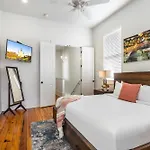 Fabulous With Views Apartment