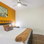 Newly Renovated 4-Bed Condo Steps To French Quarter