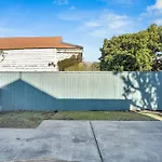 Historic Uptown Home W Gated Parking & Backyard