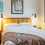 Dew Drop Inn Hotel & Lounge