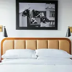 Dew Drop Inn Hotel & Lounge