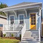 Luxurious Single Cottage With Private Yard