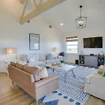 Lakefront Nola Home W/ Hot Tub & Views!