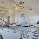 Lakefront Nola Home W/ Hot Tub & Views!