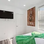 Retro Charm And Comfort Near The French Quarter