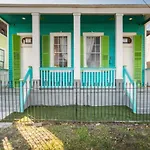 Renovated Cozy Shotgun Home - Near French Quarter