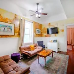 Ursulines Historic Creole Apartment *