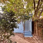 Charming Under Oak Tree 2 Mins Walk To Magazine Quiet Neighborhood