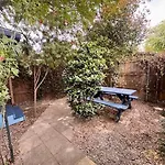 Charming Under Oak Tree 2 Mins Walk To Magazine Quiet Neighborhood Apartment *