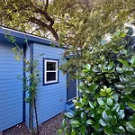 Charming Studio Cabin Under Oak Tree 2 Mins Walk To Magazine Quiet Neighborhood
