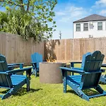 Charming Fire Pit Stay Mid-City Festive Season