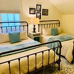 Charming Creole Cottage 2 Blocks Across Rampart St From French Quarter