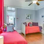 Holiday home Walk To Magazine St: Nola House In Irish Channel! New Orleans