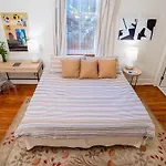 New Orleans Home Close To All The Action