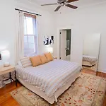 New Orleans Home Close To All The Action