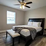 Lakeview Townhome W King Bed & Game Holiday home