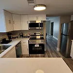Lakeview Townhome W King Bed & Game * New Orleans