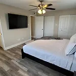 Holiday home Lakeview Townhome W King Bed & Game