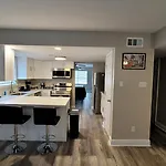 Lakeview Townhome W King Bed & Game Holiday home *