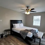 Lakeview Townhome W King Bed & Game * New Orleans