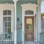 Classic Bywater Shotgun Suite Great Location In New Orleans